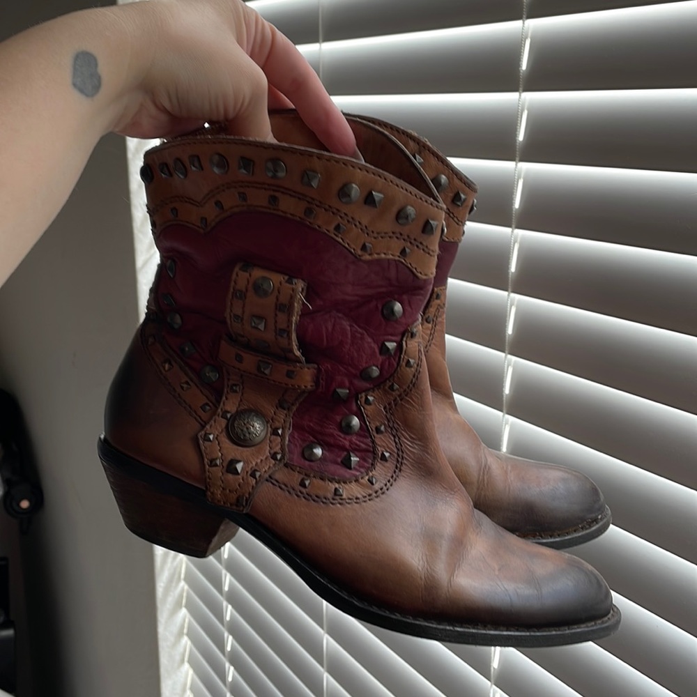 Used Vince Camuto boots